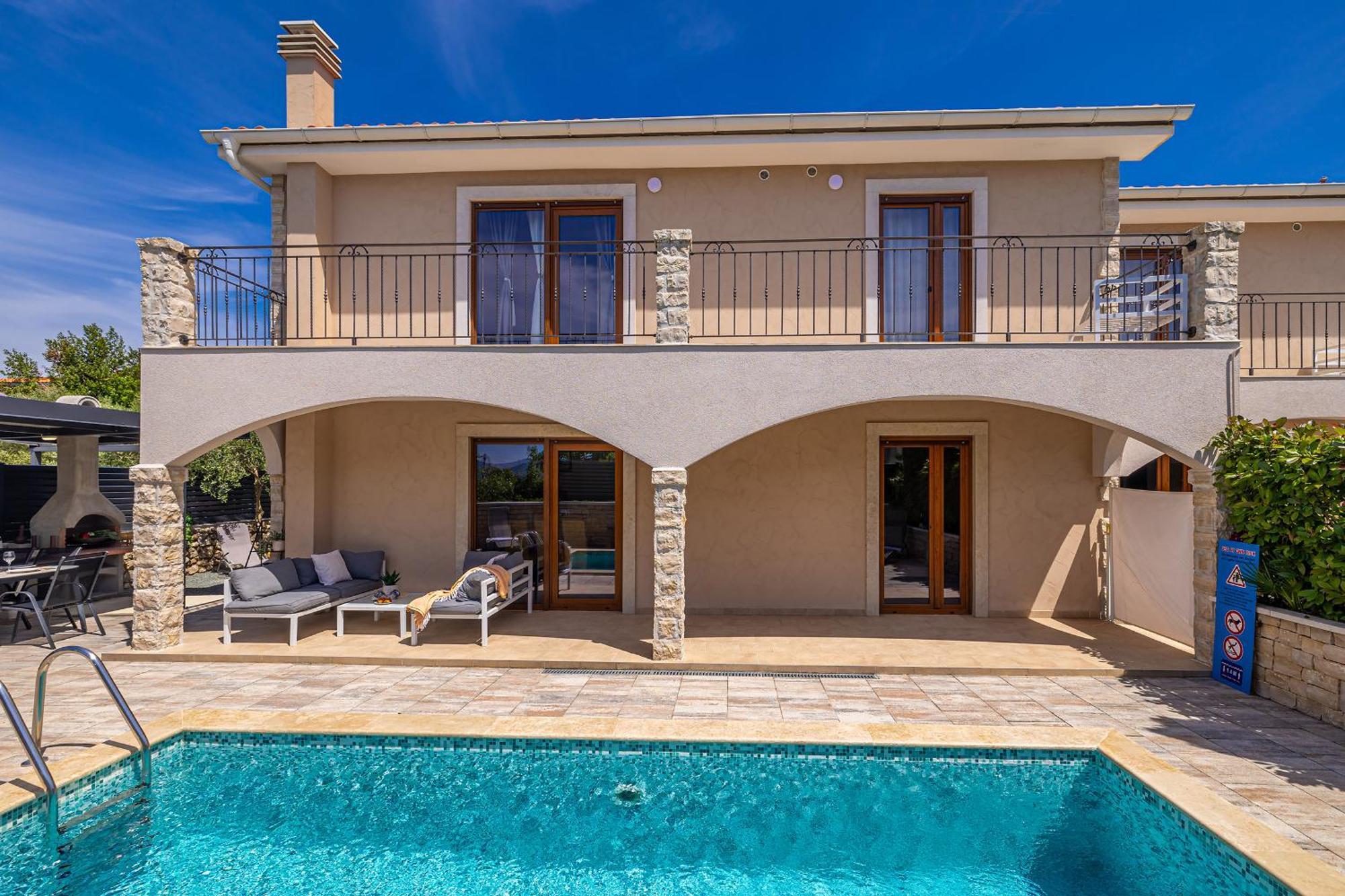 Villa Dijana West *